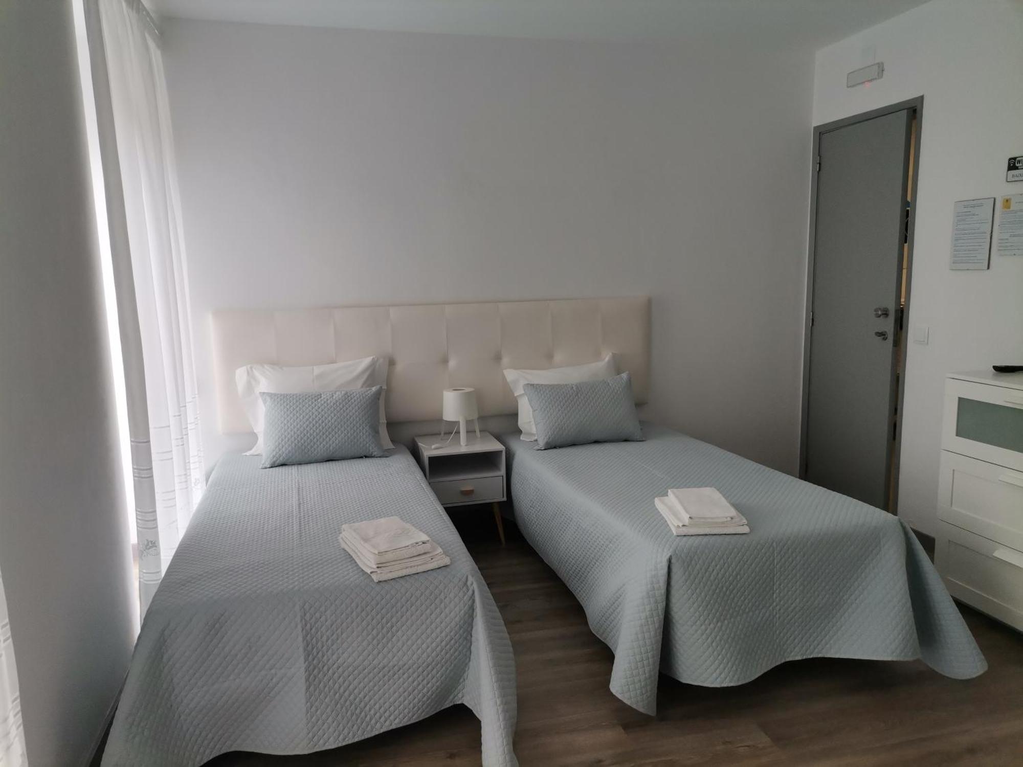 Baixinho Guest House วีลาปรายา เด อันโกรา ภายนอก รูปภาพ