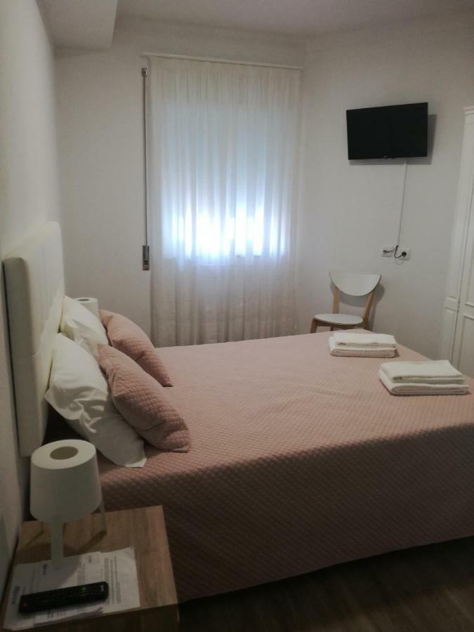 Baixinho Guest House วีลาปรายา เด อันโกรา ภายนอก รูปภาพ