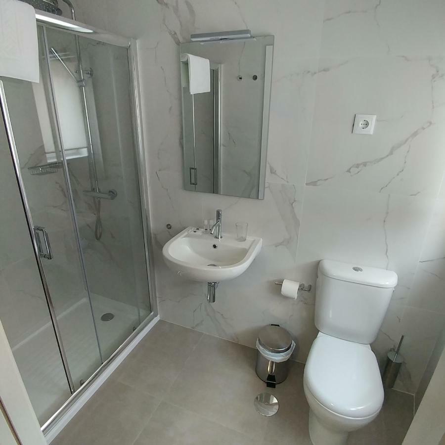 Baixinho Guest House วีลาปรายา เด อันโกรา ภายนอก รูปภาพ