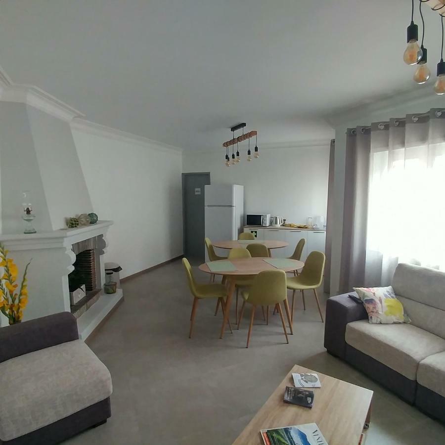 Baixinho Guest House วีลาปรายา เด อันโกรา ภายนอก รูปภาพ