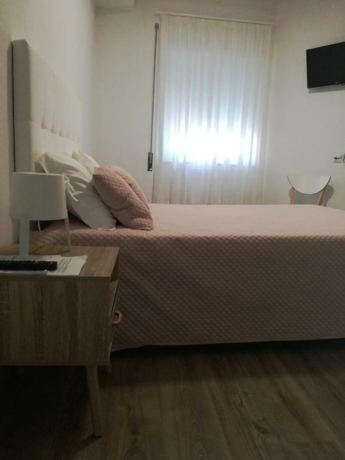 Baixinho Guest House วีลาปรายา เด อันโกรา ภายนอก รูปภาพ